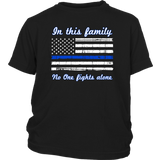 In this family no-one fights alone - Kids Shirt
